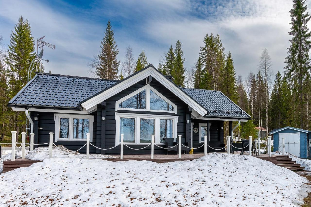 Laehderinne - 2 Bedroom Log Cabin, Private Beach, Wifi & Sauna Puolanka Екстериор снимка