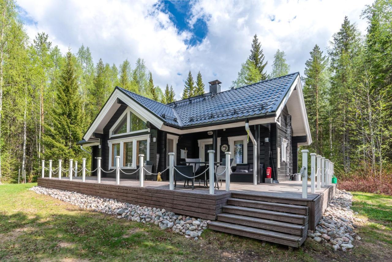 Laehderinne - 2 Bedroom Log Cabin, Private Beach, Wifi & Sauna Puolanka Екстериор снимка