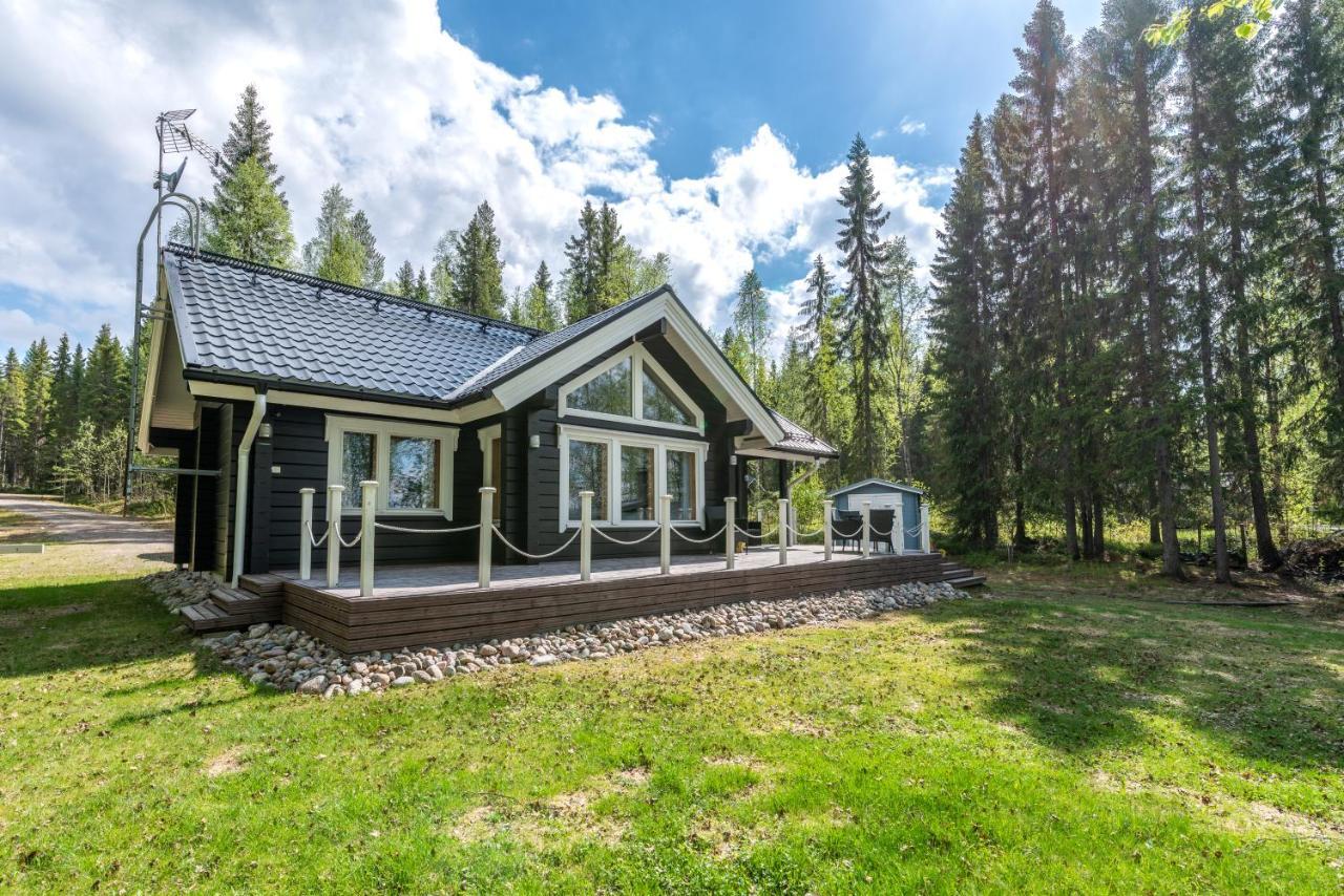 Laehderinne - 2 Bedroom Log Cabin, Private Beach, Wifi & Sauna Puolanka Екстериор снимка