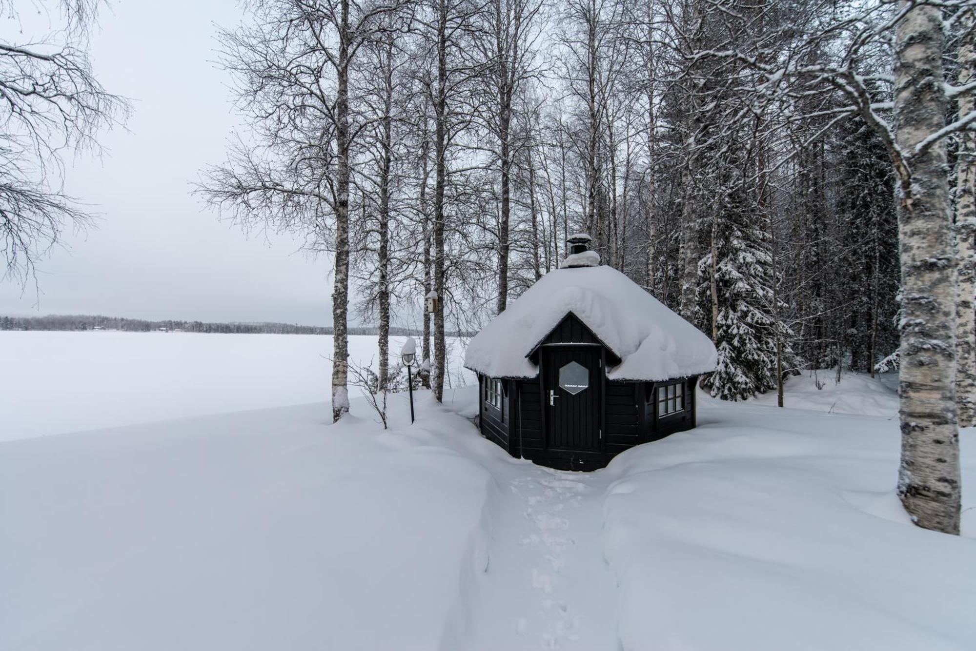 Laehderinne - 2 Bedroom Log Cabin, Private Beach, Wifi & Sauna Puolanka Екстериор снимка