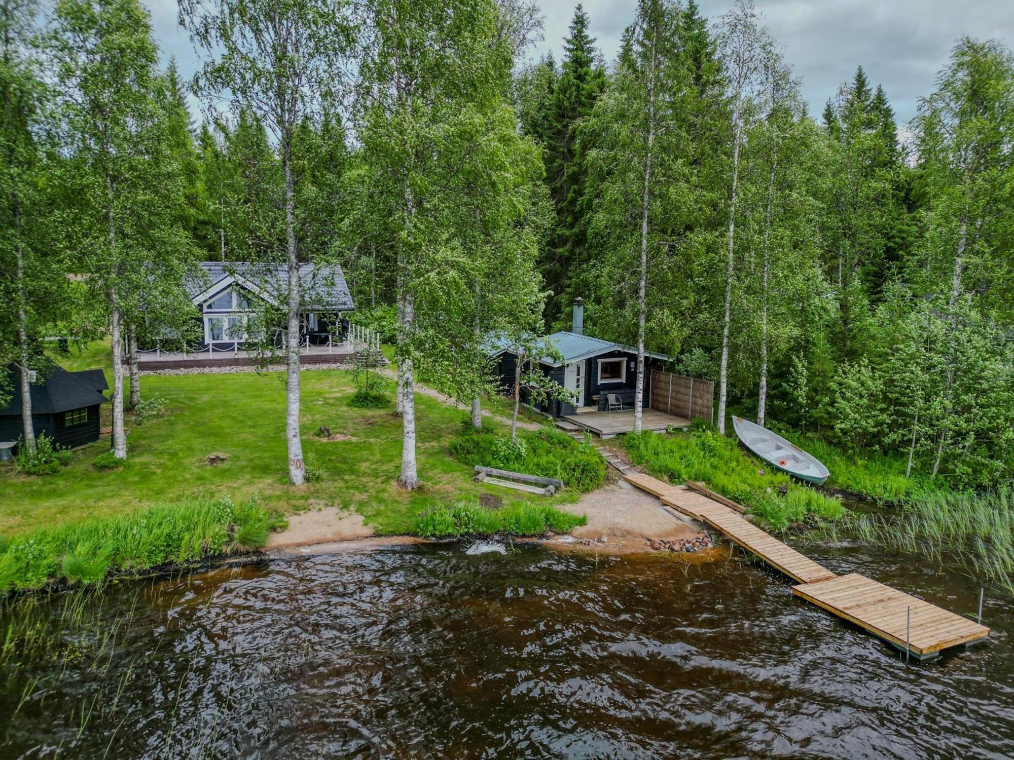 Laehderinne - 2 Bedroom Log Cabin, Private Beach, Wifi & Sauna Puolanka Екстериор снимка